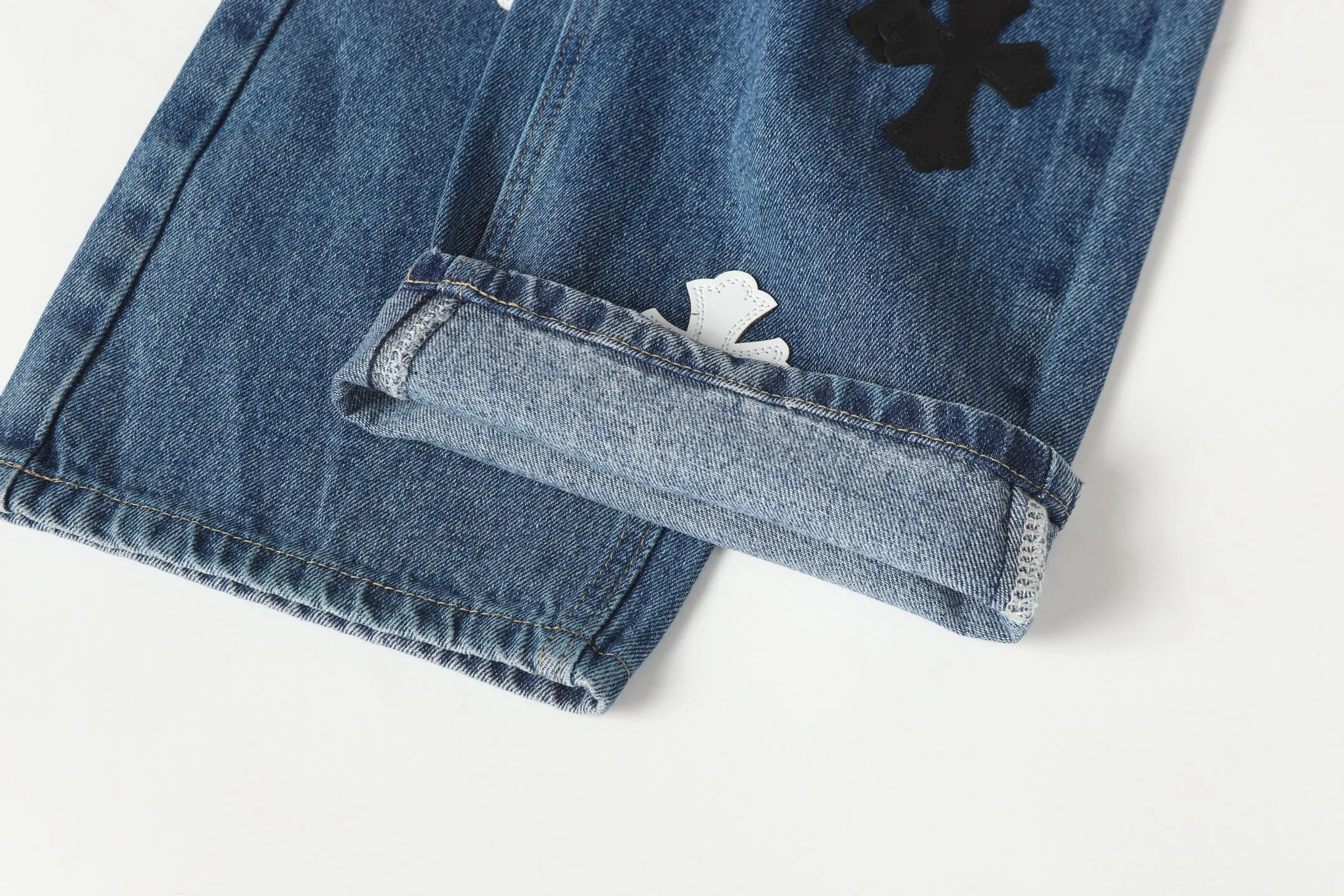 P270 Cross-border model, please do not place an order if you are pursuing quality - Chrome Hearts/Chrome Hearts Cross ✝️ Inlaid embroidered washed jeans, trousers and casual pants - High weight, high density and high quality. The wool is soft, delicate and skin-friendly. It feels soft and silky. It has excellent warmth and skin-friendly properties - Custom-woven and dyed, no color difference. No matter the fabric or workmanship details, it beats the ordinary version on the market - Hardware zipper accessories are all customized, full of details -Colour: washed blue -Size: 28 30 32 34 36